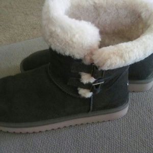 Uggs Koolaburra  Hunter green boots.